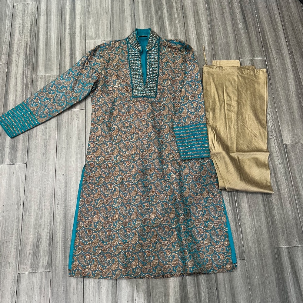 Attractive Men’s Teal & Gold Kurta!